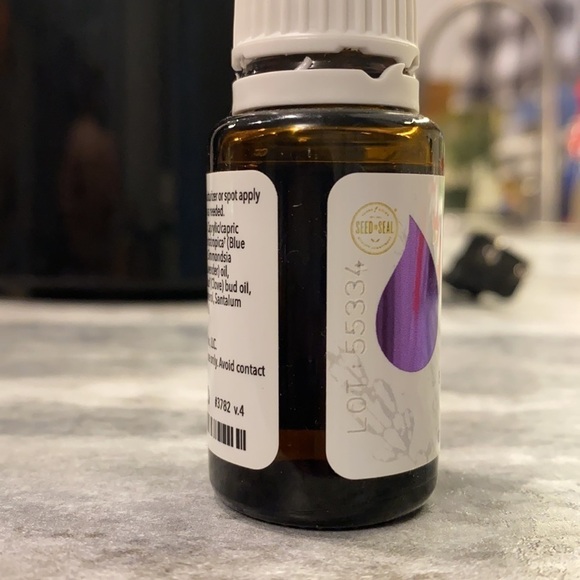 YL Dry Skin Serum Essential Oil - Picture 4 of 6